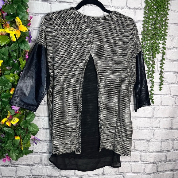 ¥💙2/$40💙Lady Dutch High Society Quarter Sleeve Detailed Top Size Small - Picture 8 of 16